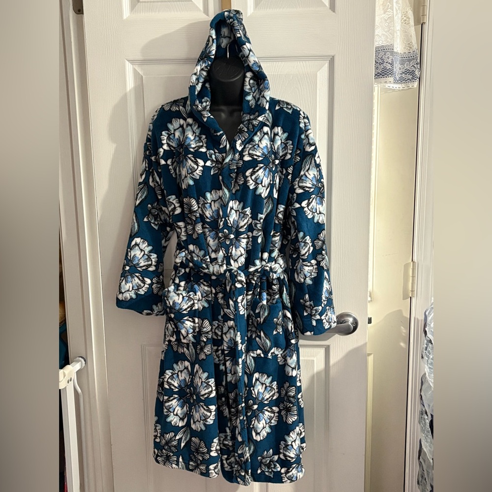 New Vera Bradley hooded fleece robe, Dive Floral Medallion, Size S/M